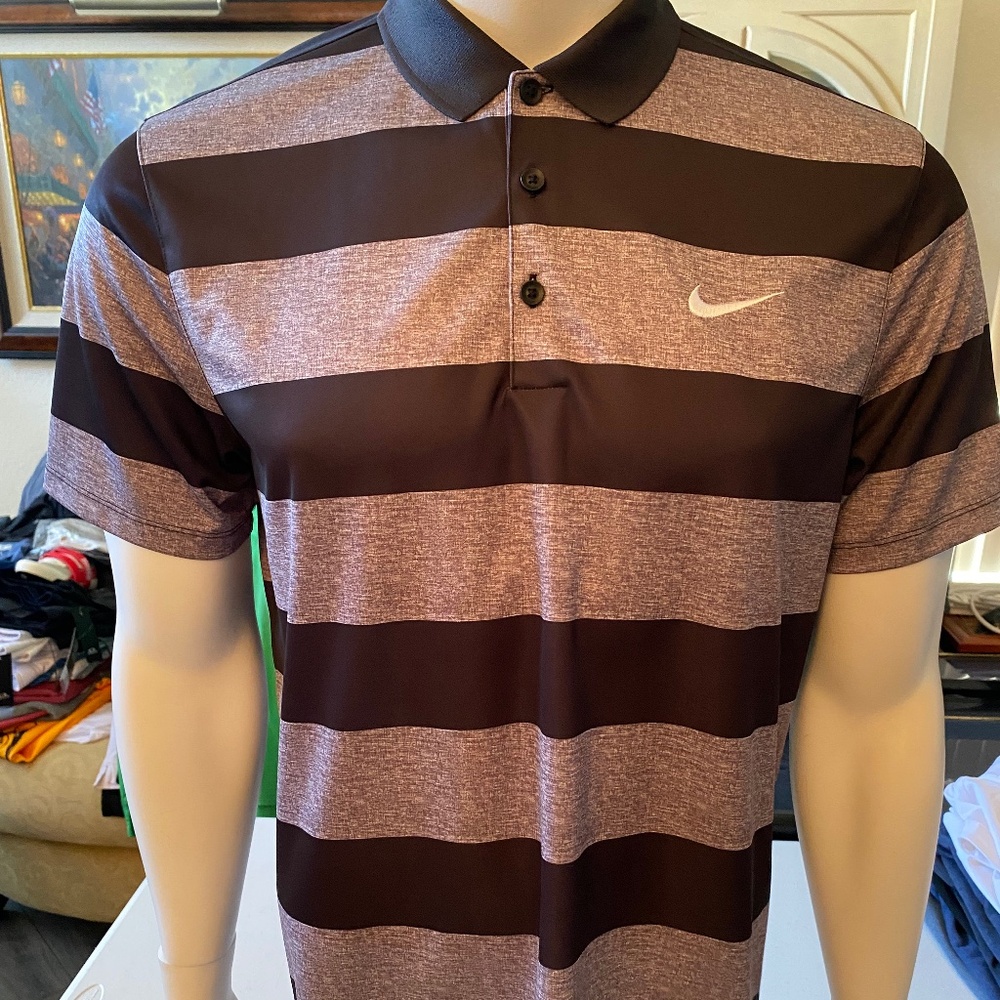 Nice mens medium Nike golf polo from Bear's Best golf course